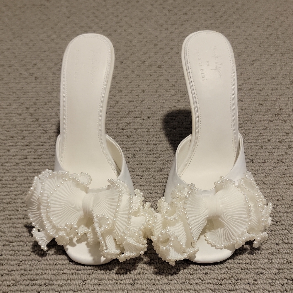 Gianni Bini x Venita Aspen Harlow Bow Sandals